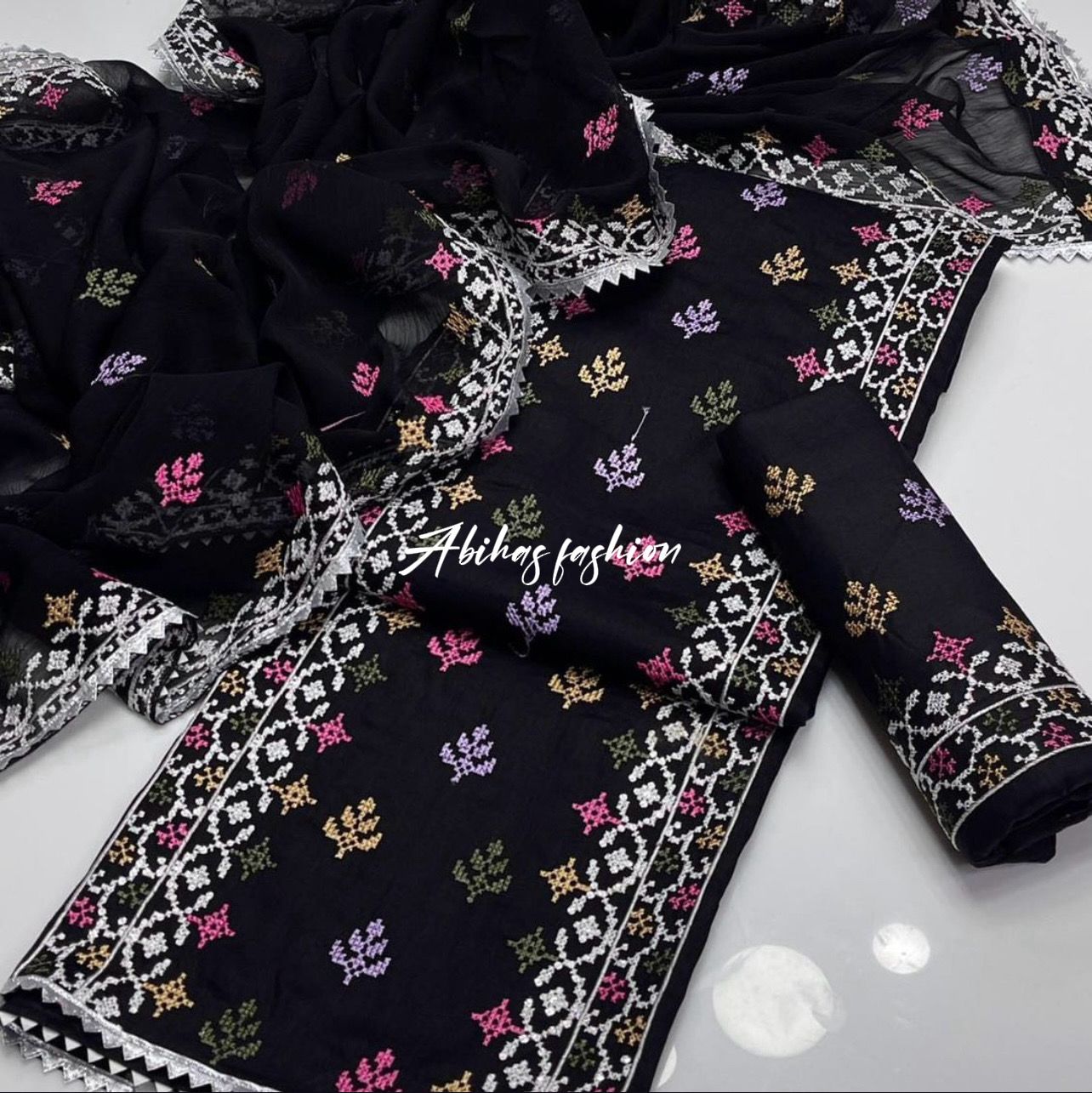 π₯ **JET BLACK 90/70 BREEZA LAWN β FULLY HEAVY EMBROIDERED** π₯