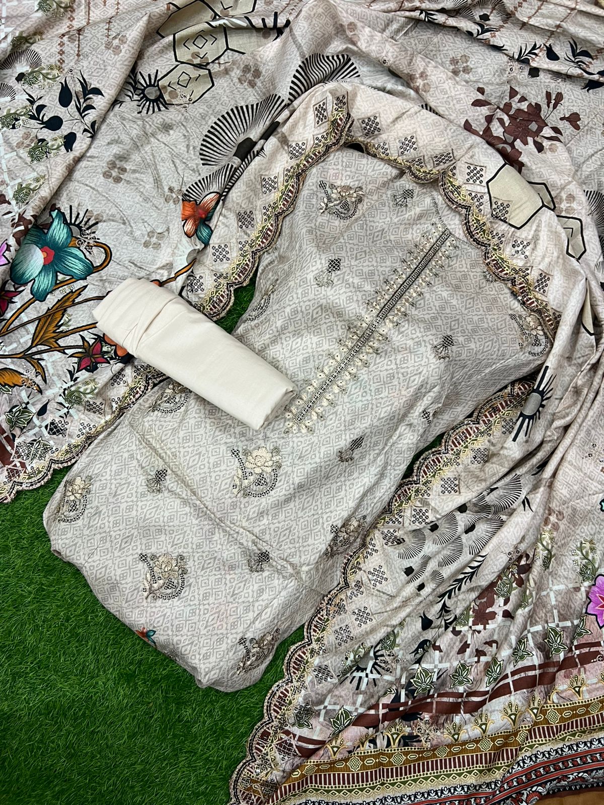 🌿✨ **PURE LAWN COLLECTION** ✨🌿