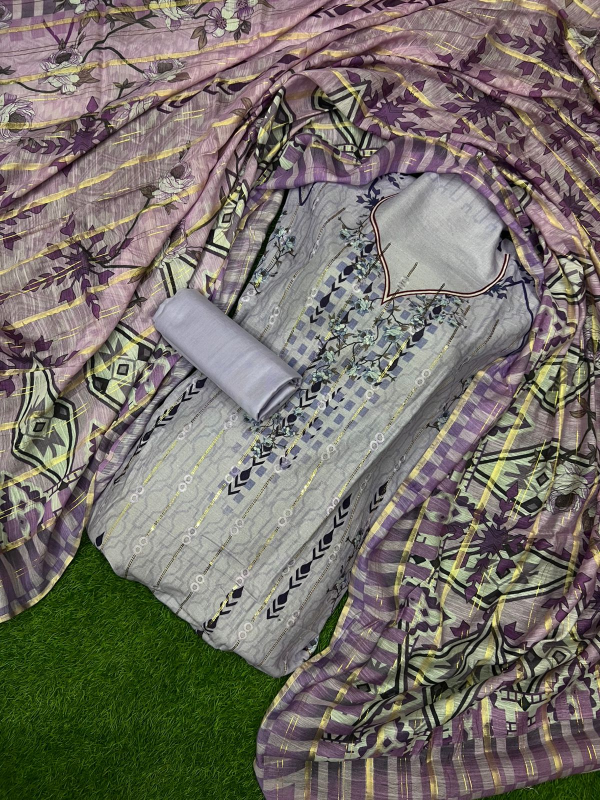 💥 90/70 Heavy Embroidery Printed Lawn – 3 Piece Suit - Abihas Fashion