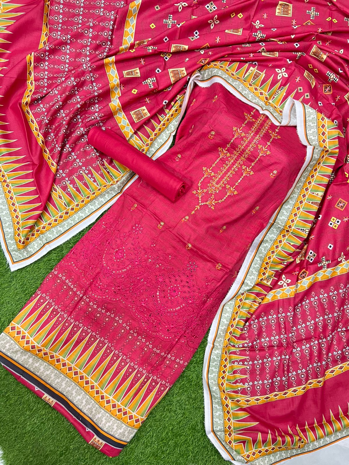 🌿✨ **PURE LAWN COLLECTION** ✨🌿