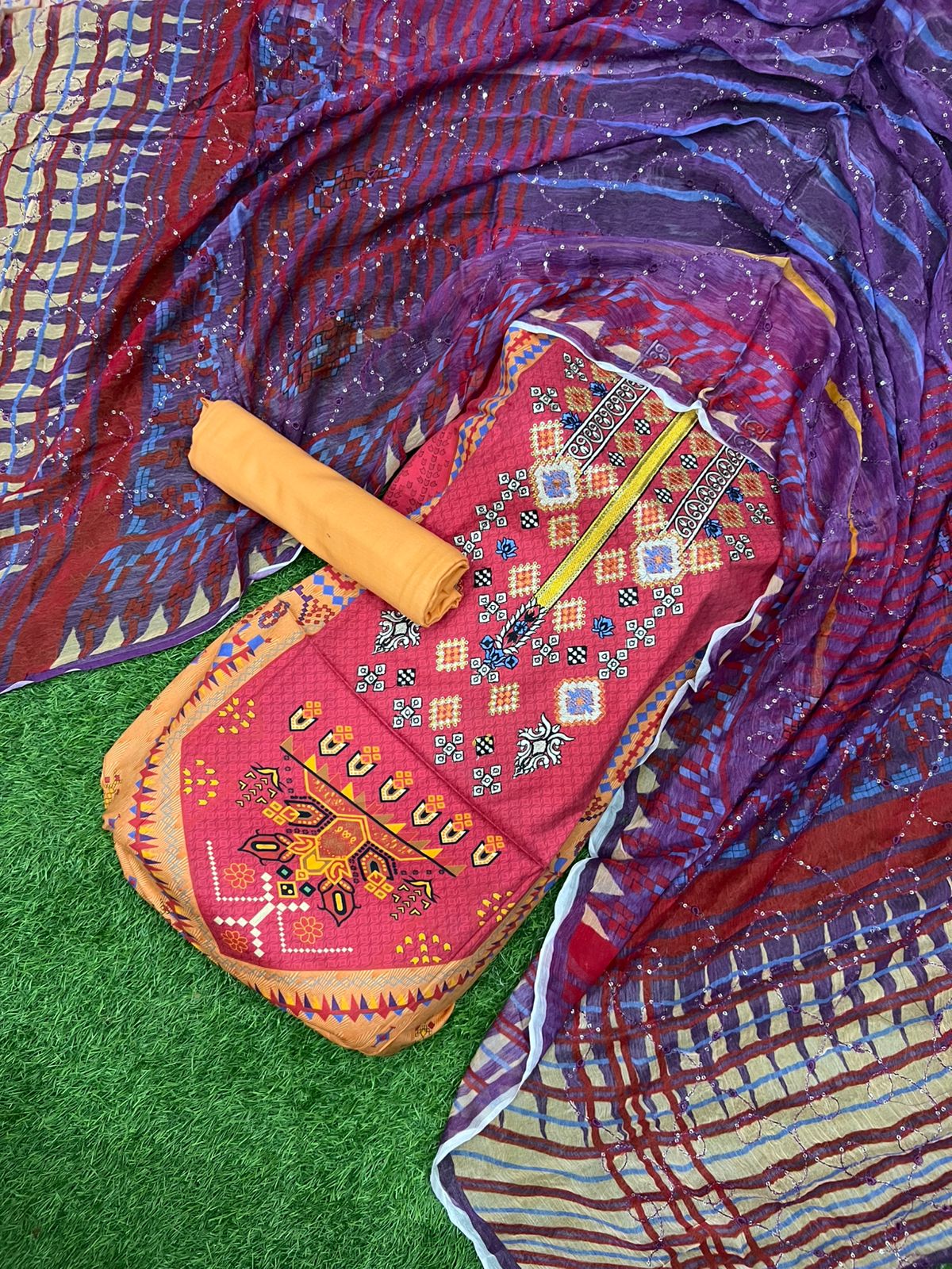 💥 90/70 Heavy Embroidery Printed Lawn – 3 Piece Suit - Abihas Fashion